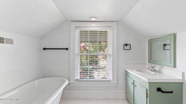 103 NW Fourth Street, Snow Hill, NC 28580