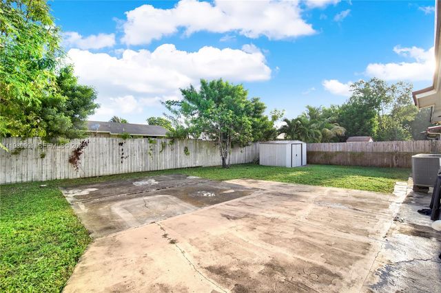 2771 NW 8th St, Pompano Beach, FL 33069