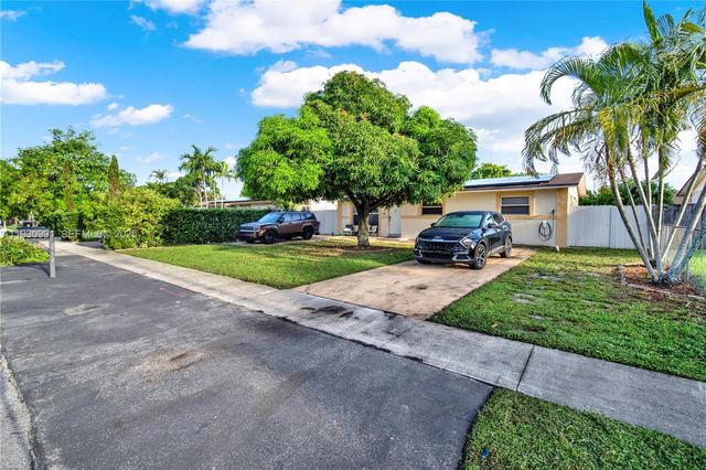 2771 NW 8th St, Pompano Beach, FL 33069