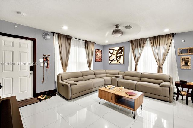 2771 NW 8th St, Pompano Beach, FL 33069