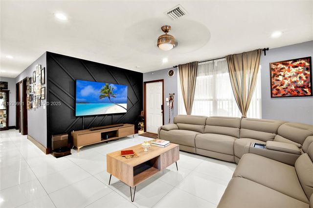 2771 NW 8th St, Pompano Beach, FL 33069