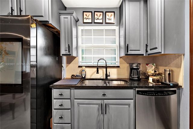 2771 NW 8th St, Pompano Beach, FL 33069