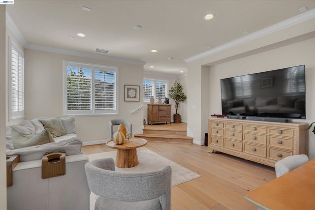 375 Basswood Cmn 9, Livermore, CA 94551