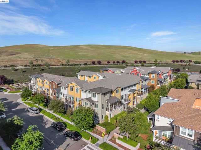 375 Basswood Cmn 9, Livermore, CA 94551