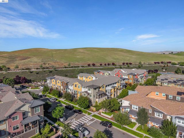 375 Basswood Cmn 9, Livermore, CA 94551