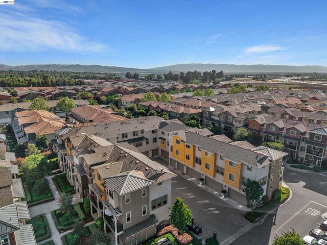 375 Basswood Cmn 9, Livermore, CA 94551