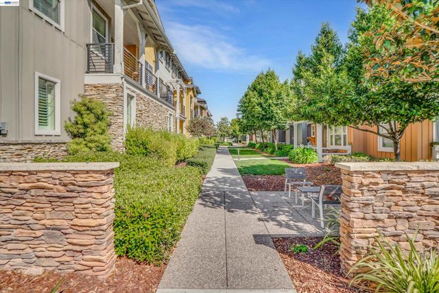 375 Basswood Cmn 9, Livermore, CA 94551