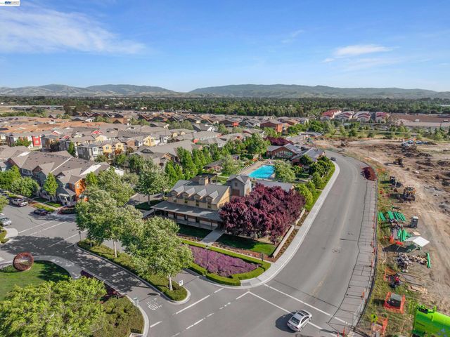 375 Basswood Cmn 9, Livermore, CA 94551