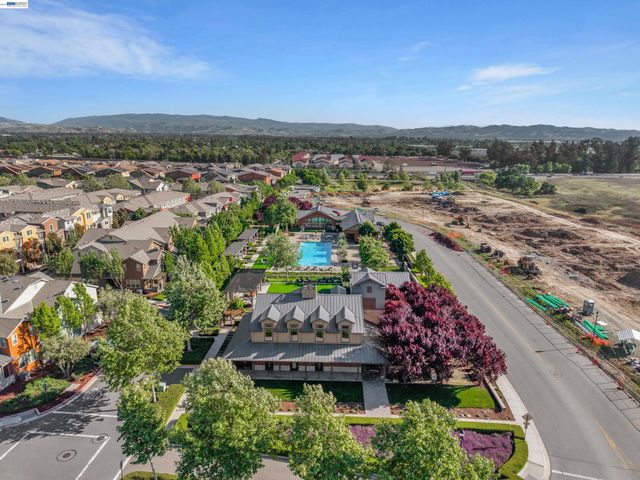 375 Basswood Cmn 9, Livermore, CA 94551