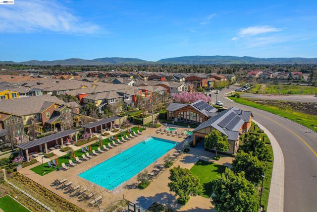 375 Basswood Cmn 9, Livermore, CA 94551