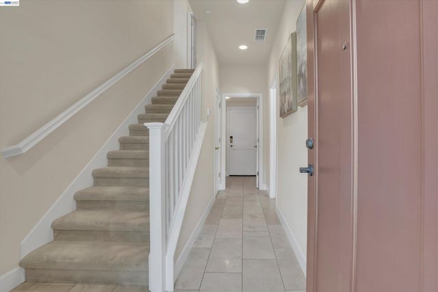 375 Basswood Cmn 9, Livermore, CA 94551