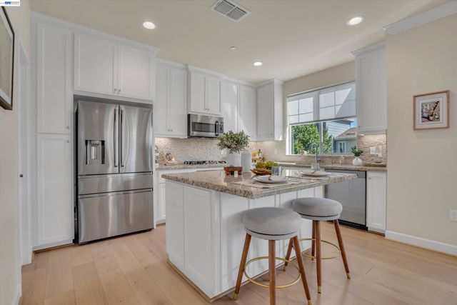 375 Basswood Cmn 9, Livermore, CA 94551