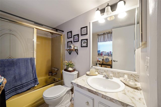 551 NW 76th Ter 208, Margate, FL 33063