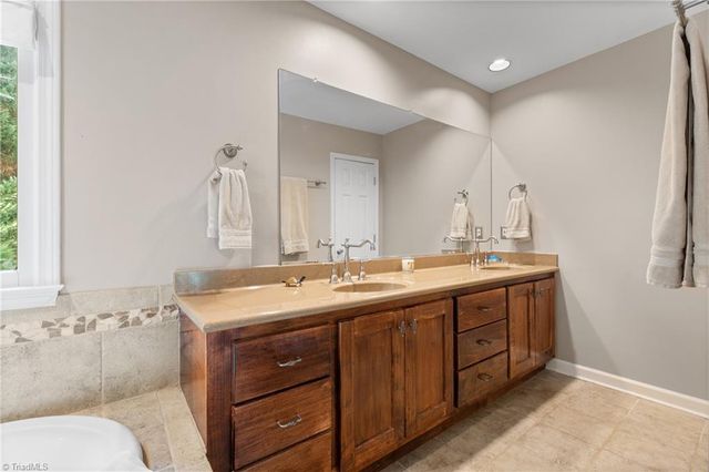 7049 Orchard Path Drive, Clemmons, NC 27012