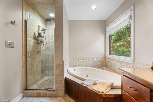 7049 Orchard Path Drive, Clemmons, NC 27012