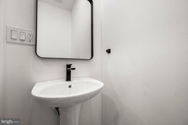 1317 S CORLIES ST, Philadelphia, PA 19146