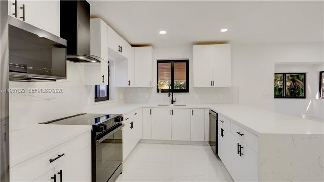 315 NE 160th Ter, Miami, FL 33162