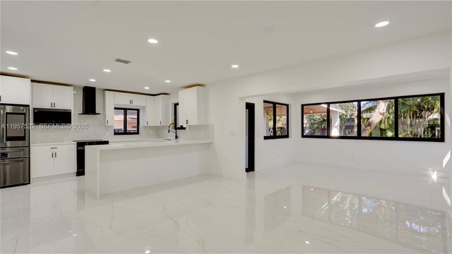 315 NE 160th Ter, Miami, FL 33162