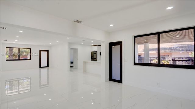 315 NE 160th Ter, Miami, FL 33162