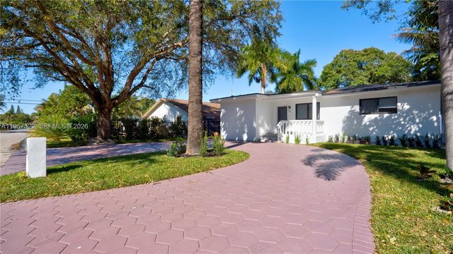 315 NE 160th Ter, Miami, FL 33162