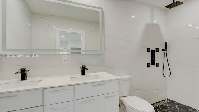 315 NE 160th Ter, Miami, FL 33162