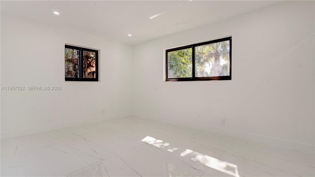 315 NE 160th Ter, Miami, FL 33162