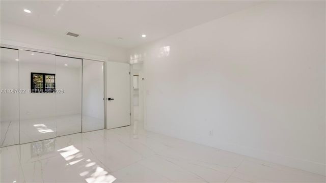 315 NE 160th Ter, Miami, FL 33162