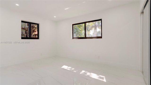 315 NE 160th Ter, Miami, FL 33162