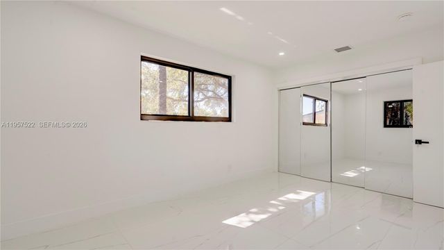 315 NE 160th Ter, Miami, FL 33162