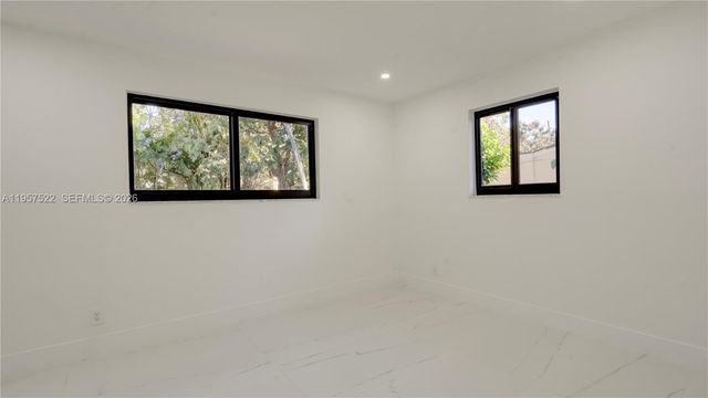 315 NE 160th Ter, Miami, FL 33162