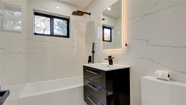 315 NE 160th Ter, Miami, FL 33162