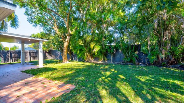 315 NE 160th Ter, Miami, FL 33162