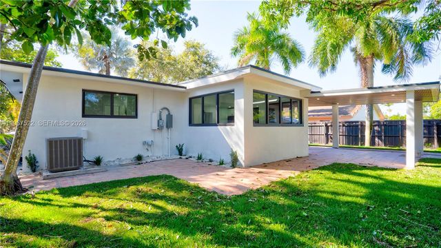 315 NE 160th Ter, Miami, FL 33162