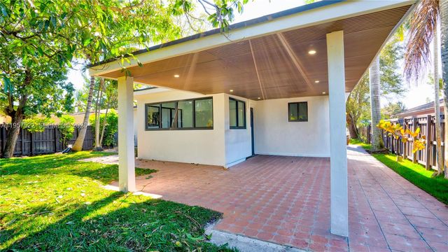 315 NE 160th Ter, Miami, FL 33162