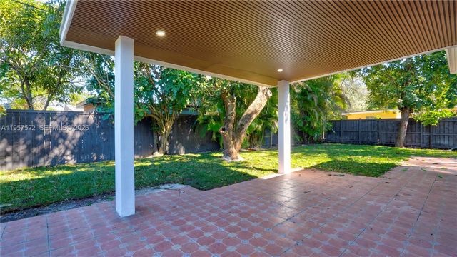 315 NE 160th Ter, Miami, FL 33162