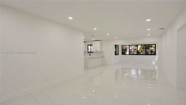 315 NE 160th Ter, Miami, FL 33162