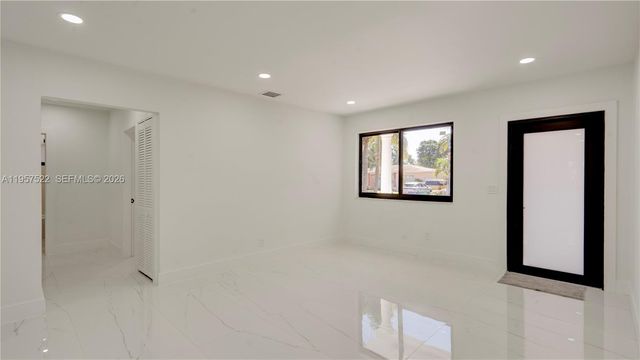 315 NE 160th Ter, Miami, FL 33162