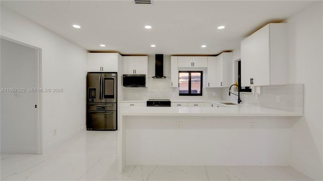 315 NE 160th Ter, Miami, FL 33162