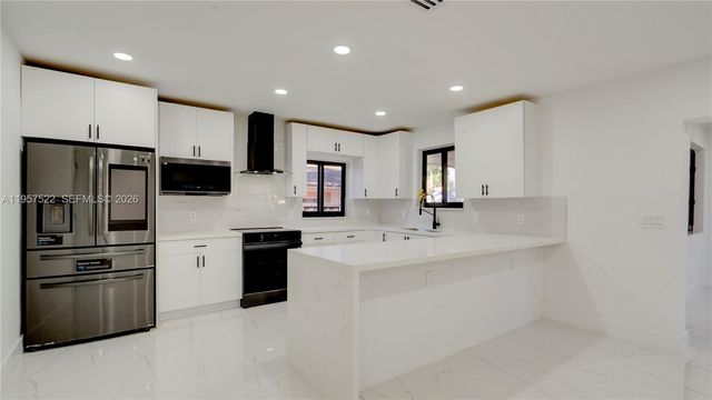 315 NE 160th Ter, Miami, FL 33162