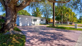 315 NE 160th Ter, Miami, FL 33162