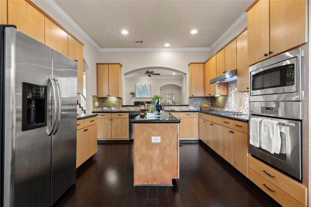 2706 Kings Retreat Circle, Kingwood, TX 77345