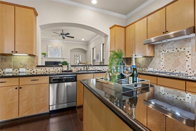 2706 Kings Retreat Circle, Kingwood, TX 77345