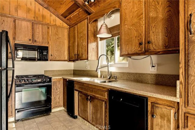 31530 Onacrest, Running Springs, CA 92382