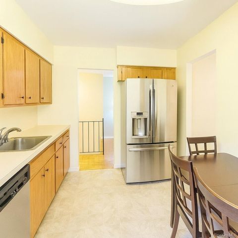 11 Pearl Street, Holbrook, NY 11741