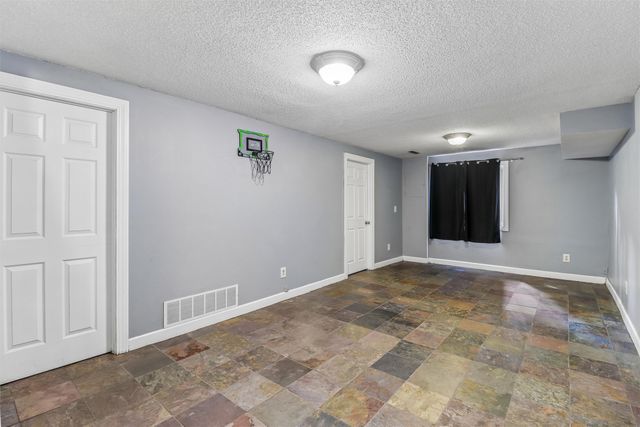 1414 E 20th Street, Norwalk, IA 50211