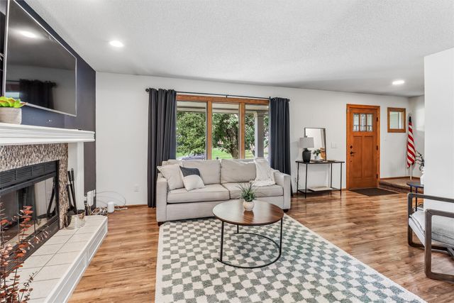 1414 E 20th Street, Norwalk, IA 50211