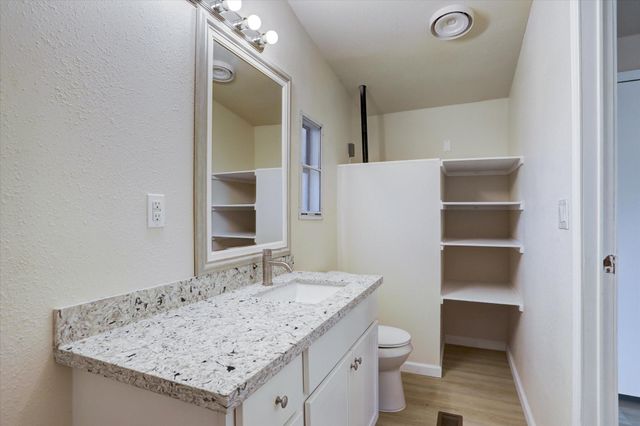 5806 South Highway 35, Alvin, TX 77511