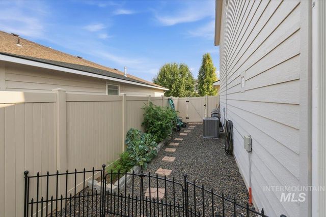 10615 Hackberry Street, Nampa, ID 83687
