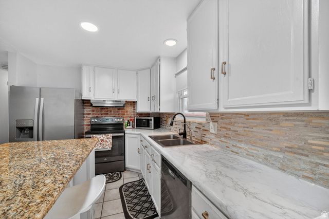 4325 S WILDROSE DR, West Valley City, UT 84120