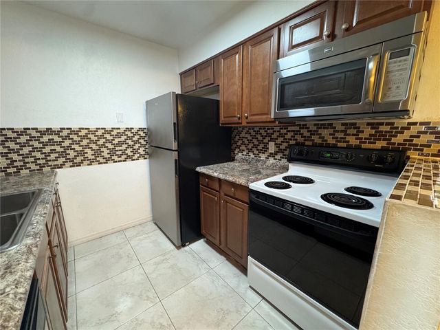 350 79TH AVENUE N 330, St Petersburg, FL 33702